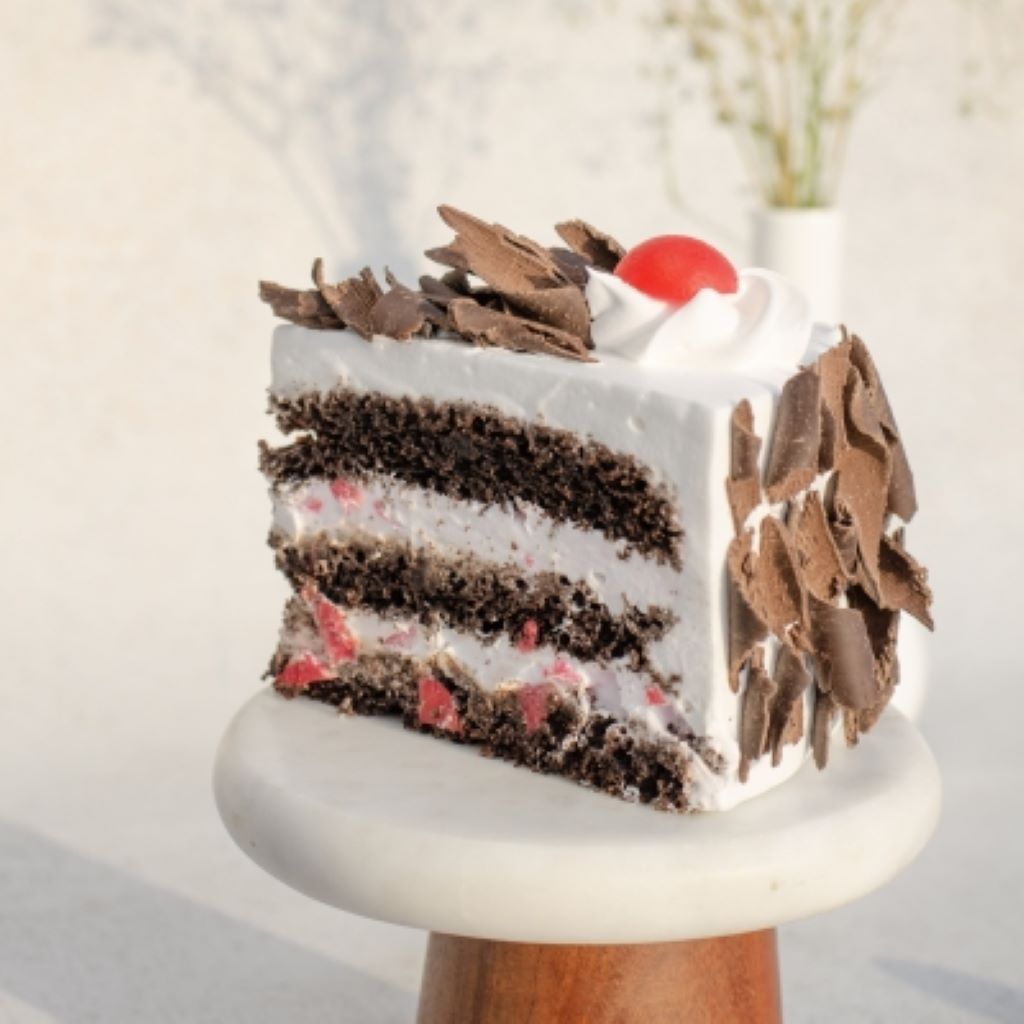 Eggless Sponge Cake | Order Chocolate Eggless Cake Online | GiftzBag