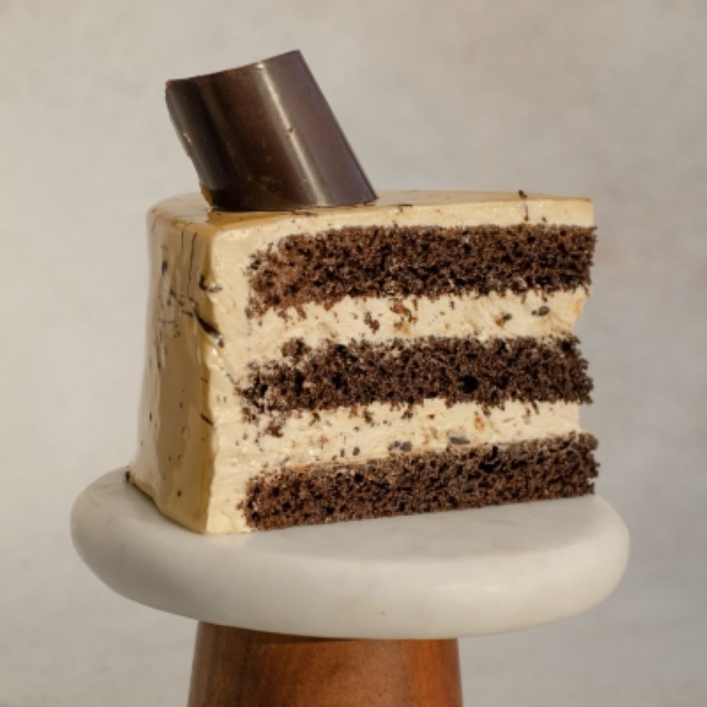 Mocha cake with milk chocolate frosting - FLOURS & FROSTINGS