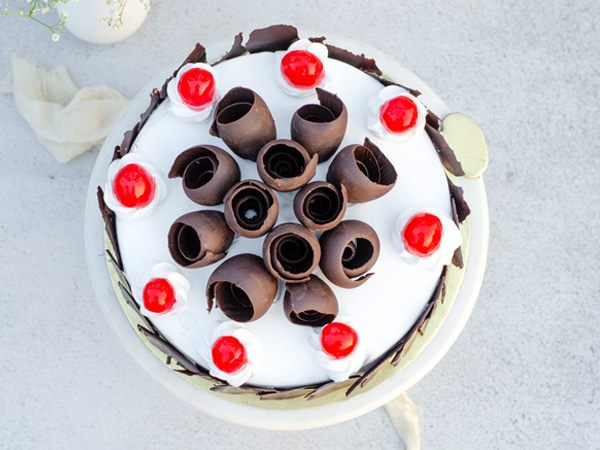 Red Heart Shaped Black Forest Cake | Kinkin